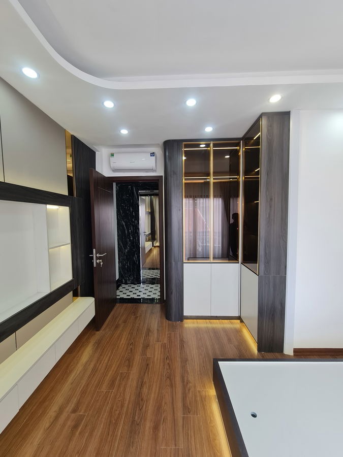Nhà 7 Tầng Thang Máy - Trần Phú - Giá 8.6 Tỷ - Ngõ Thông Thoáng