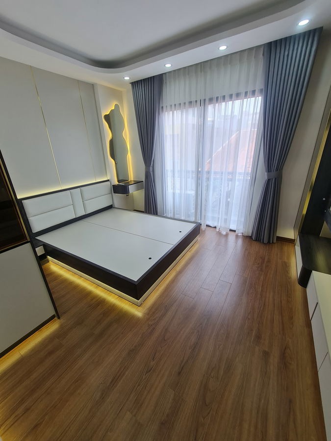 Nhà 7 Tầng Thang Máy - Trần Phú - Giá 8.6 Tỷ - Ngõ Thông Thoáng