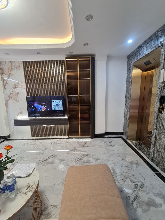 Nhà 7 Tầng Thang Máy - Trần Phú - Giá 8.6 Tỷ - Ngõ Thông Thoáng