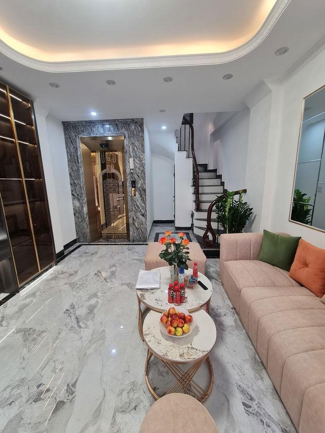 Nhà 7 Tầng Thang Máy - Trần Phú - Giá 8.6 Tỷ - Ngõ Thông Thoáng