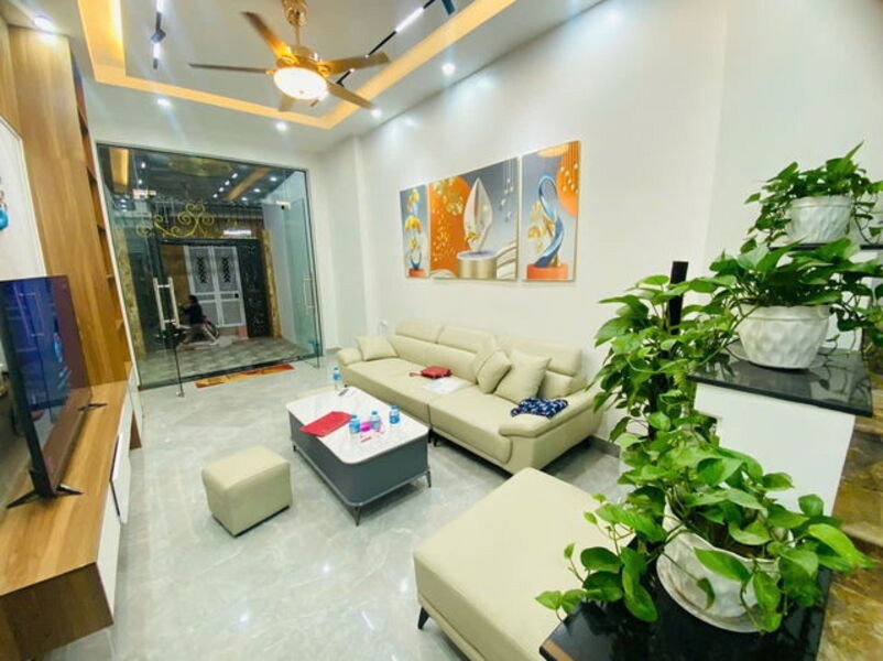 Nhà riêng Hoàng Mai 5PN, 4 Tầng, Thang Máy, 64m2, Ngõ Thông Thoáng - Giá 11.8 Tỷ