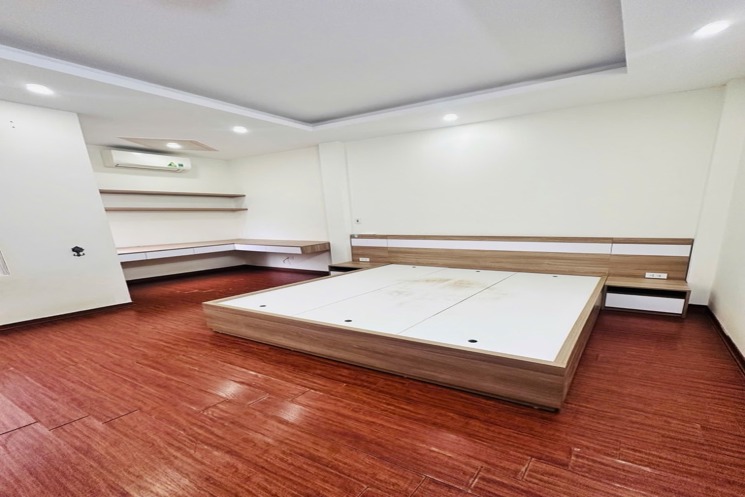 Bán nhà đẹp Dương Khuê - 10m ô tô - lô góc - ở ngay