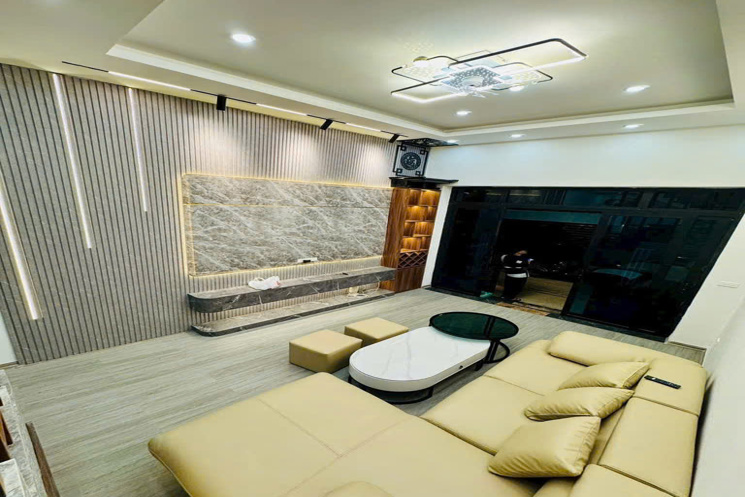 Lạc Long Quân nhà mới - thang máy - 30m oto tránh - 8 tầng giá nhỉnh 22 tỷ
