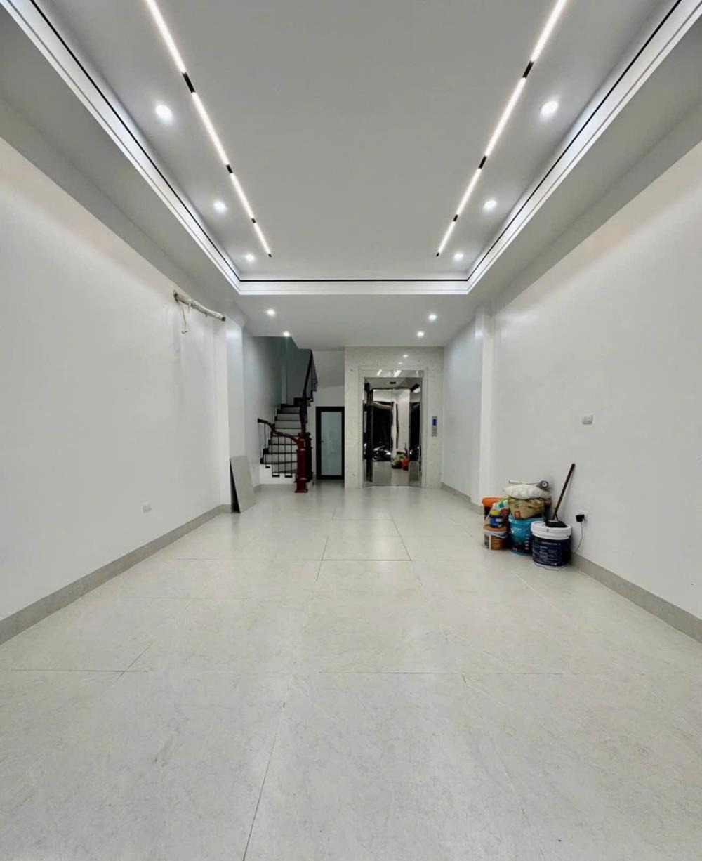 Bán Nhà Hồng Tiến, Bồ Đề 7 Tầng, 42m², MT4m, Ô Tô Vào Nhà - Giá 14 tỷ
