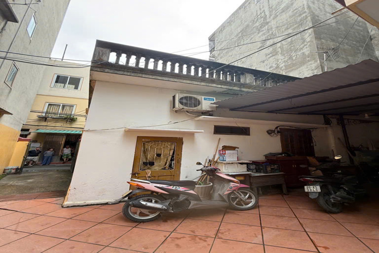 Hót Bán mảnh đất ngõ 77 Xuân La, tặng nhà, 48m, 2 thoáng, ô tô nhỏ qua nhà!