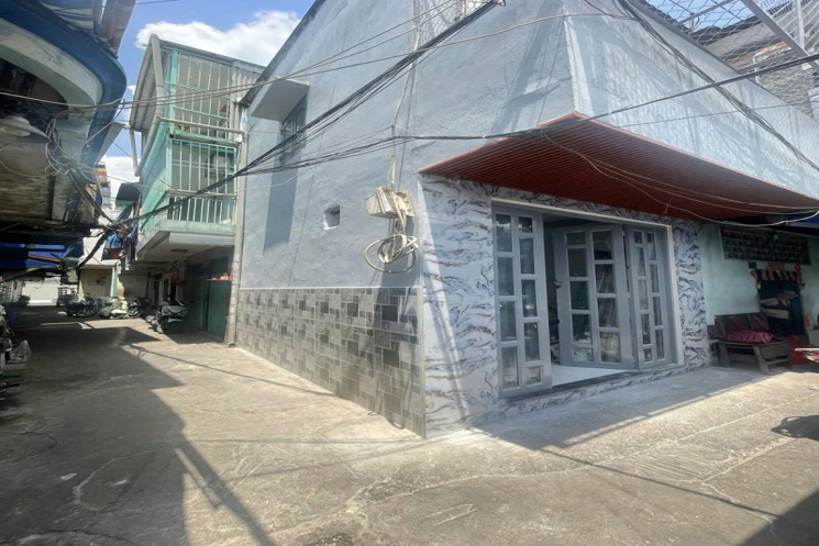 CĂN NHÀ 2.1 TỶ GIÁ SỐC QUẬN 11 -  tp HCM : NGAY CHỢ PHÚ HOÀ, SỔ HỒNG HOÀN CÔNG ! CHỐT NHANH KẺO LỠ !