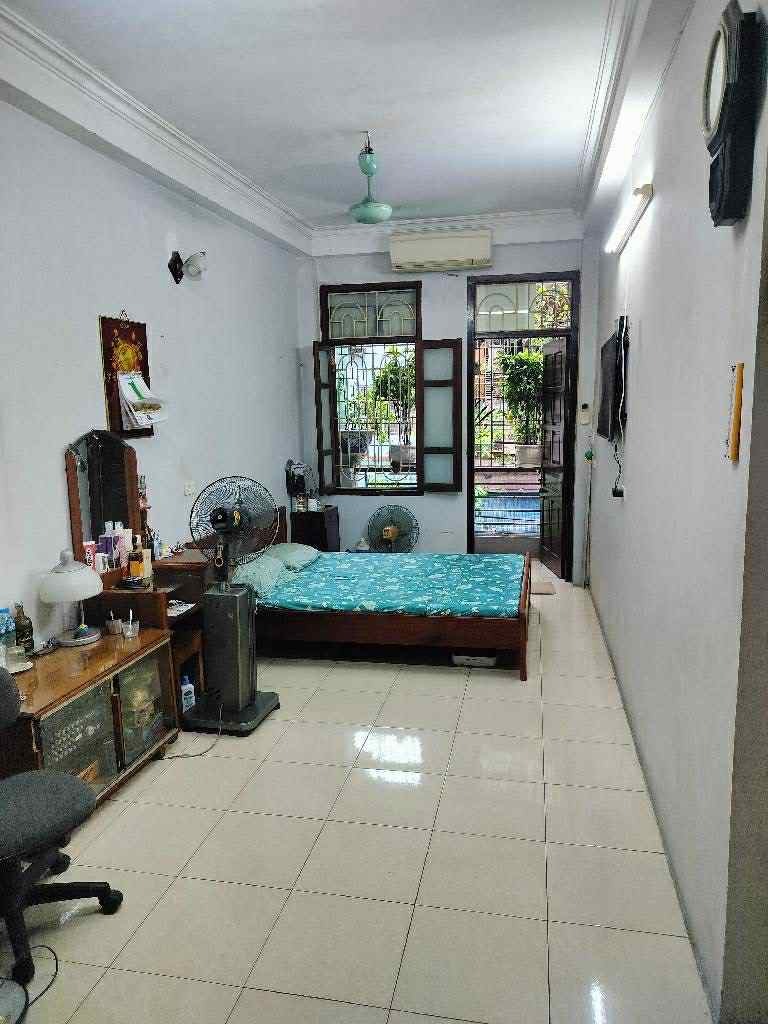 Mặt Phố Đê La Thành - 35m2, 4 Tầng, Ô Tô Đỗ Cửa, Kinh Doanh Sát Ô Chợ Dừa - 12.x Tỷ