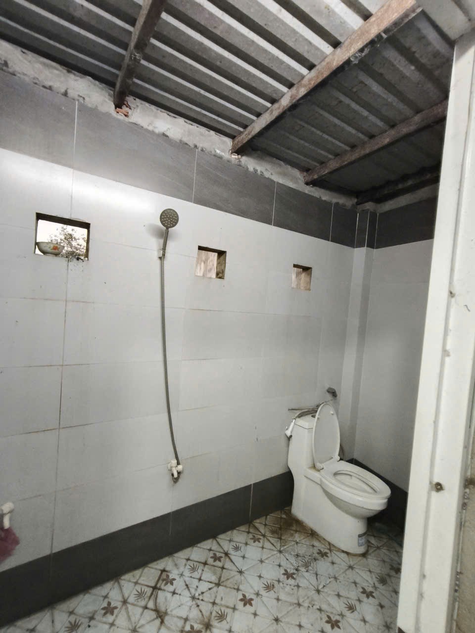 Nhà Cấp 4 Sổ Riêng Hóc Môn - Giá 889TR - Chính Chủ Gấp