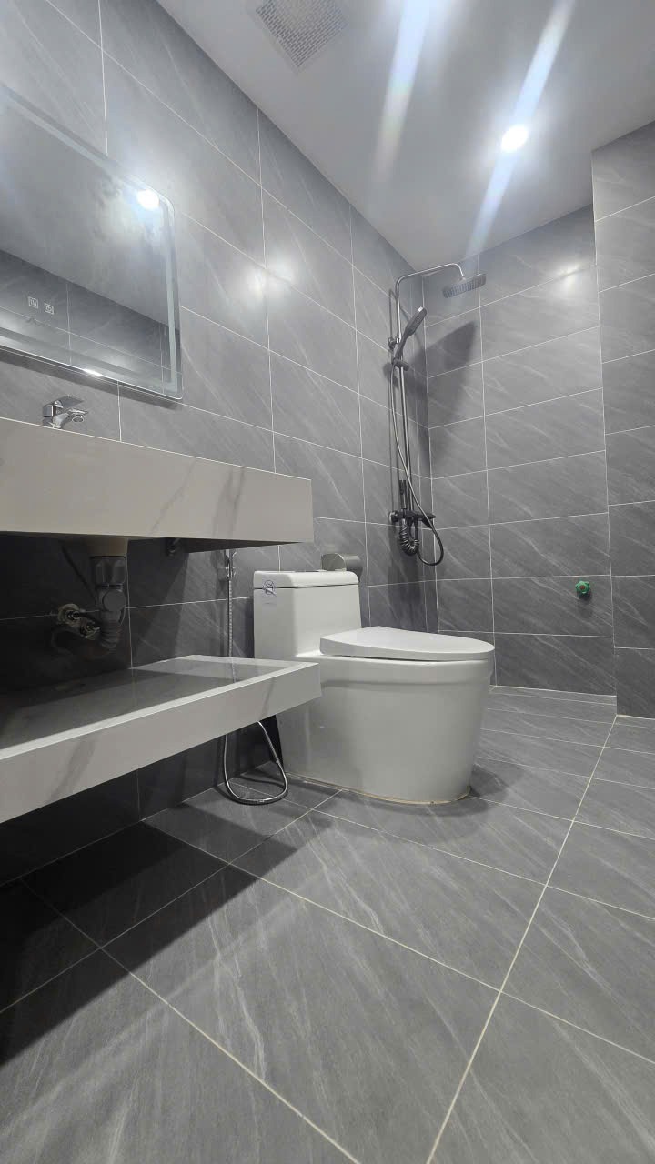 Bán nhà Long Biên - 40m2 x 4.5 tầng, Mặt tiền rộng, Giá 6.95 tỷ