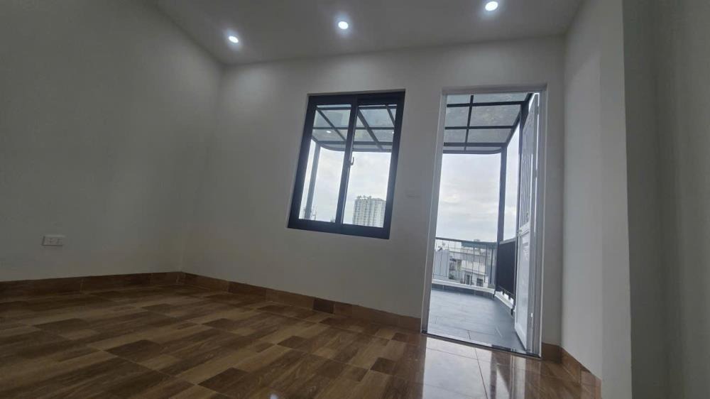 Bán nhà Long Biên - 40m2 x 4.5 tầng, Mặt tiền rộng, Giá 6.95 tỷ