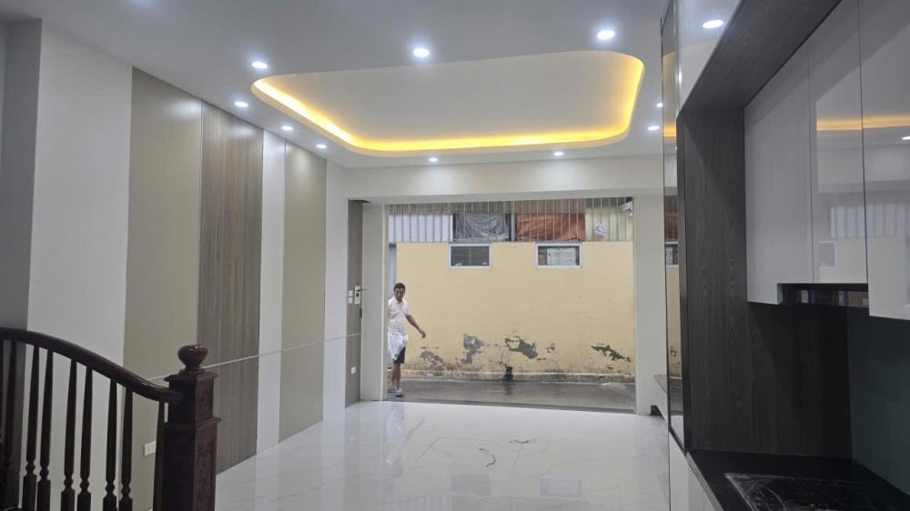 Bán nhà Long Biên - 40m2 x 4.5 tầng, Mặt tiền rộng, Giá 6.95 tỷ