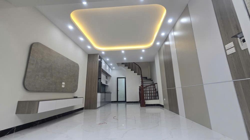 Bán nhà Long Biên - 40m2 x 4.5 tầng, Mặt tiền rộng, Giá 6.95 tỷ
