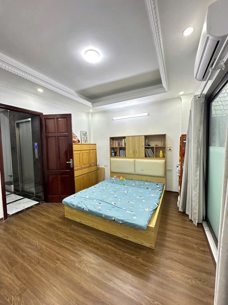 Bán nhà mới đẹp Đội Cấn, thang máy, full nội thất, ô tô tránh, ngõ thông