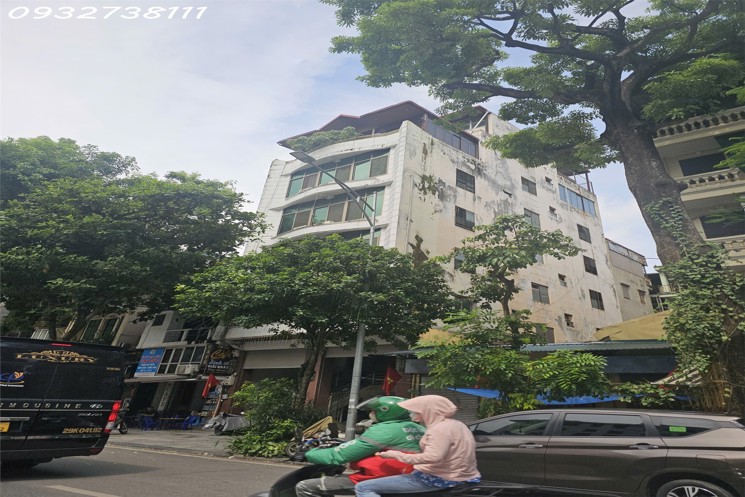 Bán nhà ngõ Phùng Hưng, Hoàn Kiếm, 102m2, 3 tầng, 3PN, Sổ đỏ, giá 92 tỷ. LH: 0932738111