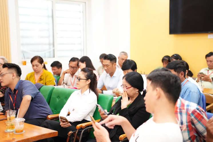 Tuyển dụng Môi Giới nhà phố  – Vạn Phú Land 123 Tân Bình, Số 8 Lê Trung Nghĩa. Chuyên Tân Bình 