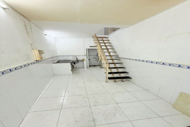 CHỐT NÓNG ! NHÀ 2.5 TỶ - TP HCM - QUẬN 11 , SAU MẶT TIỀN ÂU CƠ - 2PN, 2WC, SỔ HỒNG SẴN SÀNG ! AI