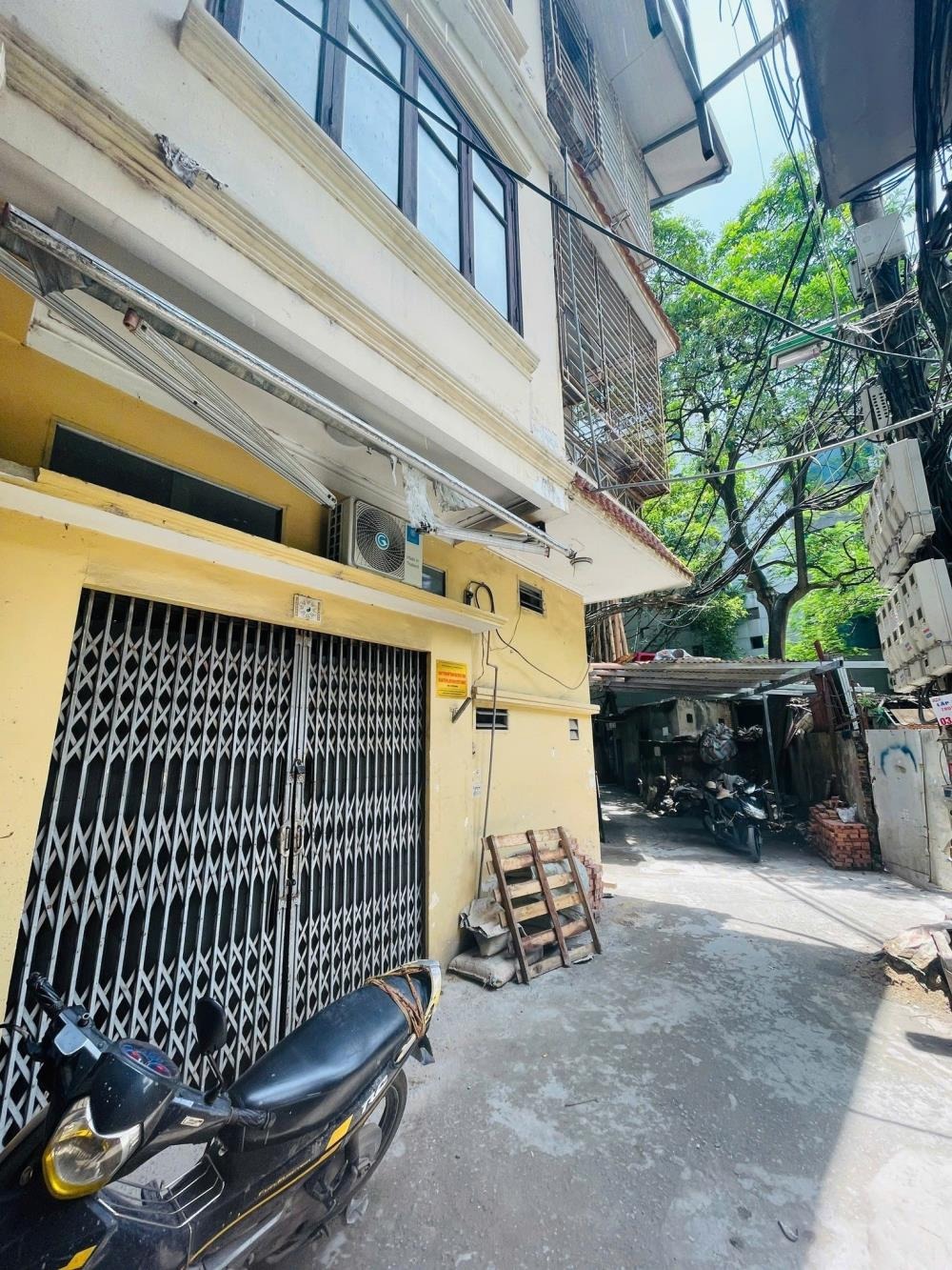 Cầu Giấy - 36m2 - Mặt tiền 10.5m - 3 Tầng - Lô Góc 2 Mặt Ngõ - VF3 Đỗ Cửa - 7.5 Tỷ