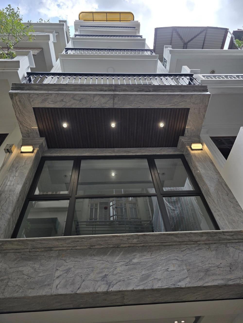 Bán Biệt Thự Hoàng Quốc Việt 65m2, 7 Tầng, Mặt Tiền 4.5m, Phân Lô - 31.8 Tỷ