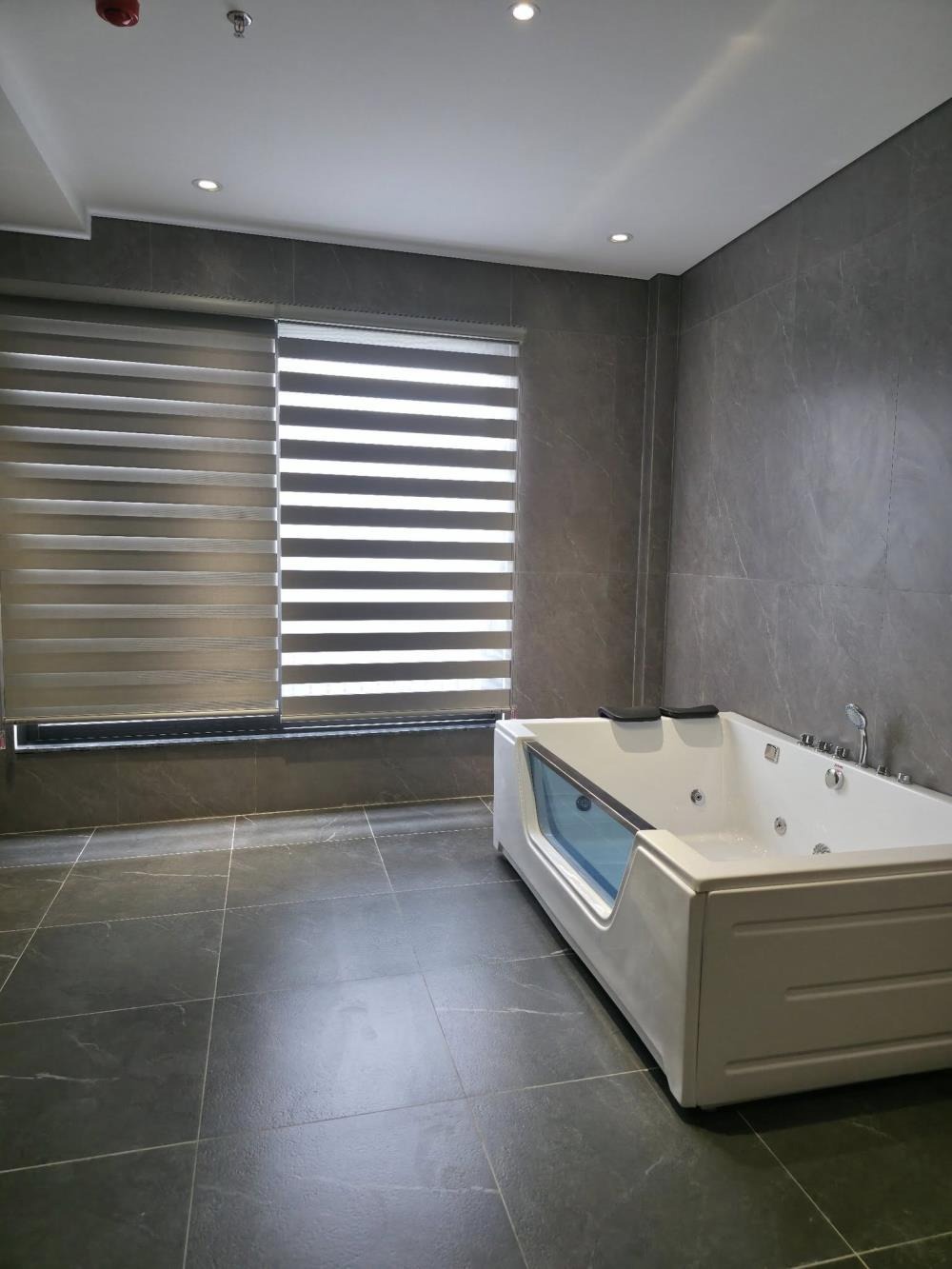 Bán Biệt Thự Hoàng Quốc Việt 65m2, 7 Tầng, Mặt Tiền 4.5m, Phân Lô - 31.8 Tỷ