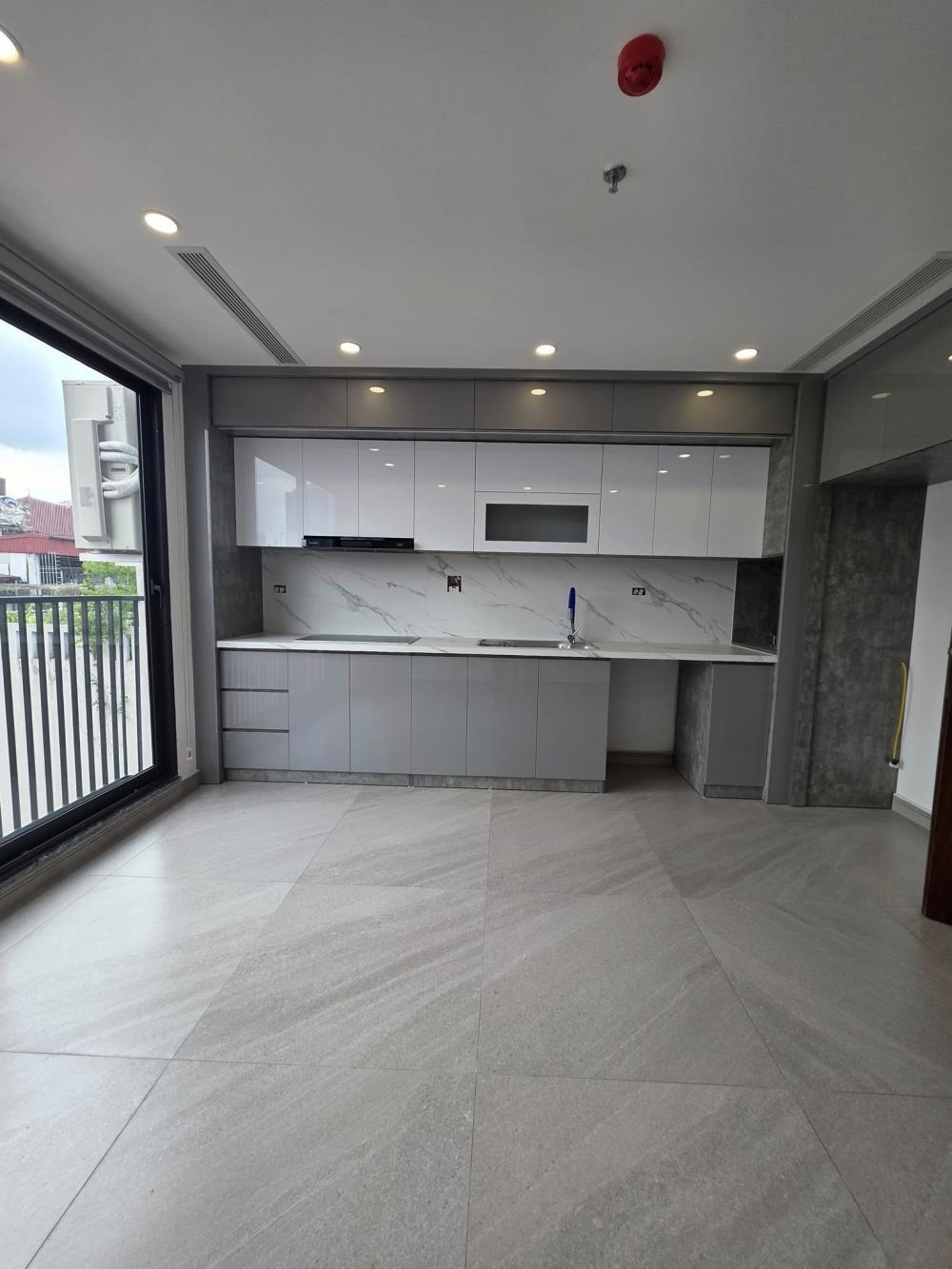 Bán Biệt Thự Hoàng Quốc Việt 65m2, 7 Tầng, Mặt Tiền 4.5m, Phân Lô - 31.8 Tỷ