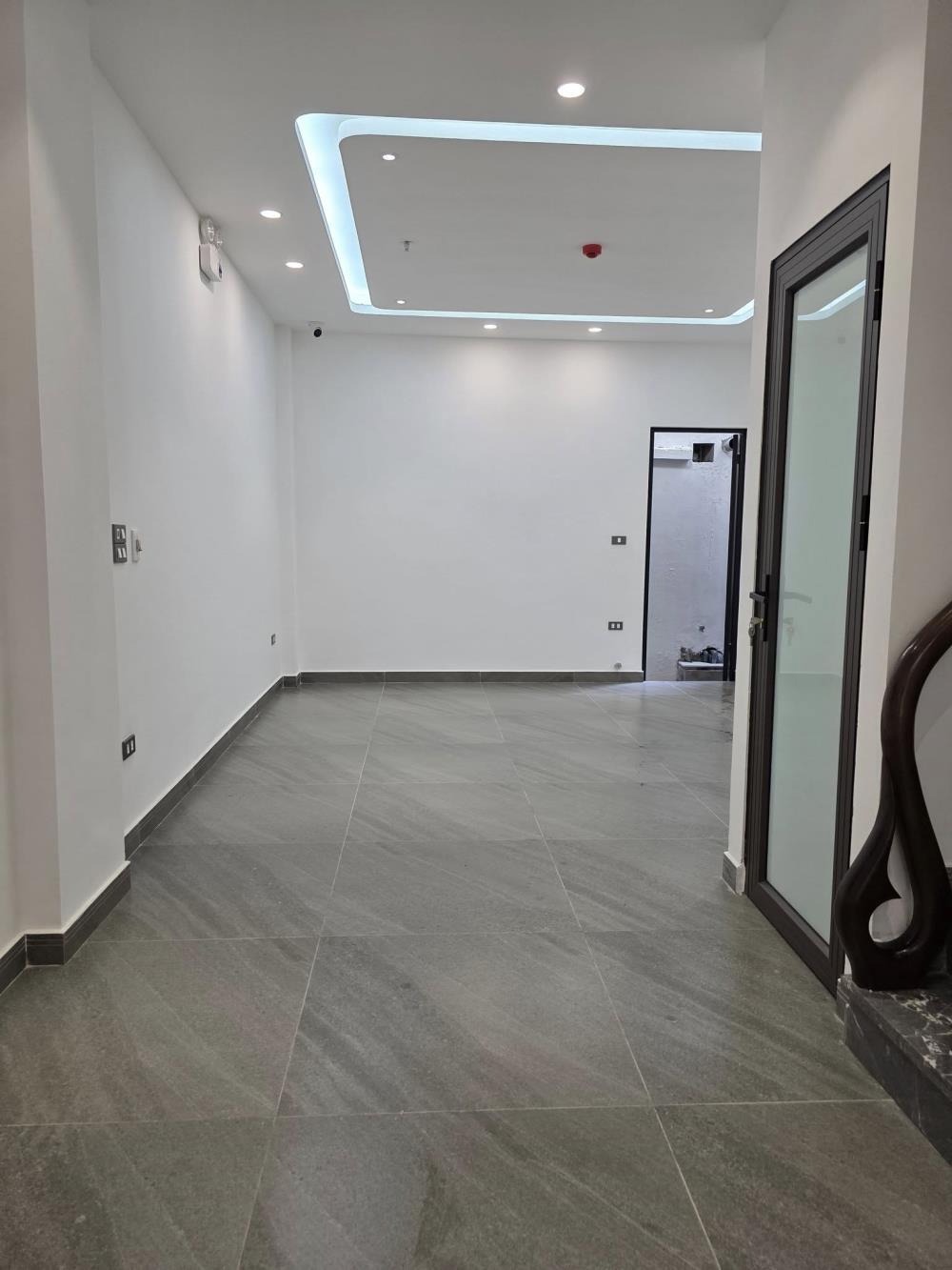 Bán Biệt Thự Hoàng Quốc Việt 65m2, 7 Tầng, Mặt Tiền 4.5m, Phân Lô - 31.8 Tỷ