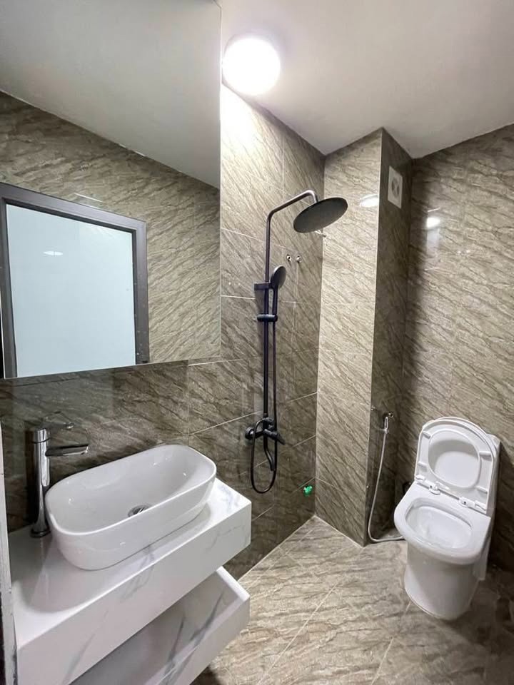 Bán Nhà Phố Nguyễn Sơn - 45m² - Giá 11 Tỷ - Vị Trí Đẹp