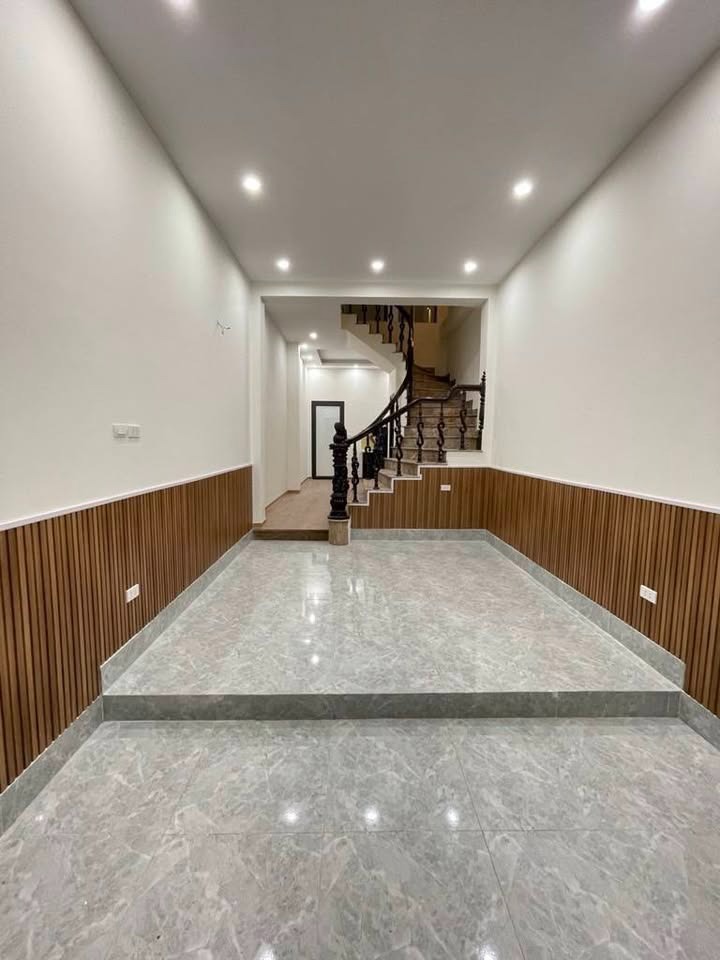 Bán Nhà Phố Nguyễn Sơn - 45m² - Giá 11 Tỷ - Vị Trí Đẹp