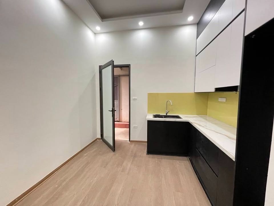 Bán Nhà Phố Nguyễn Sơn - 45m² - Giá 11 Tỷ - Vị Trí Đẹp