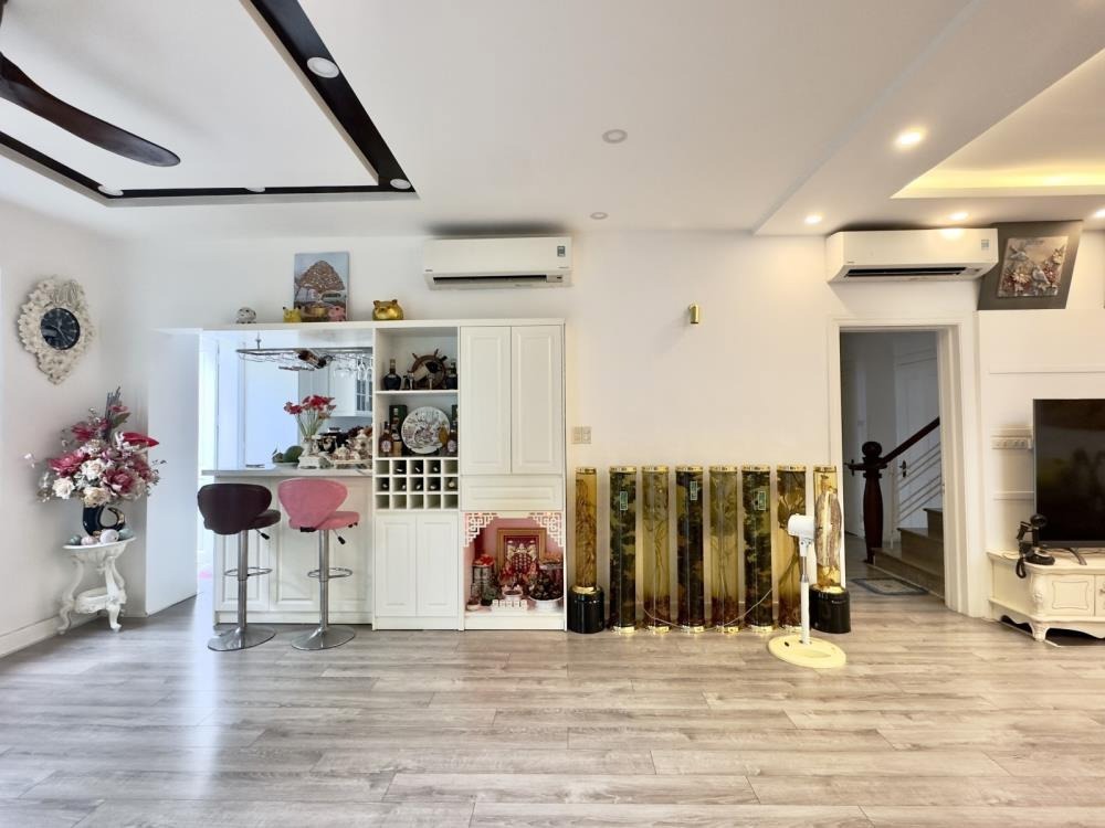 Biệt Thự Sài Gòn View Sông - 240m² - An Ninh 24/7 - Giá Chỉ 36 Tỷ