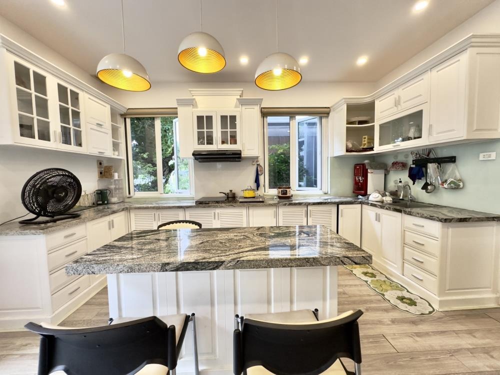 Biệt Thự Sài Gòn View Sông - 240m² - An Ninh 24/7 - Giá Chỉ 36 Tỷ