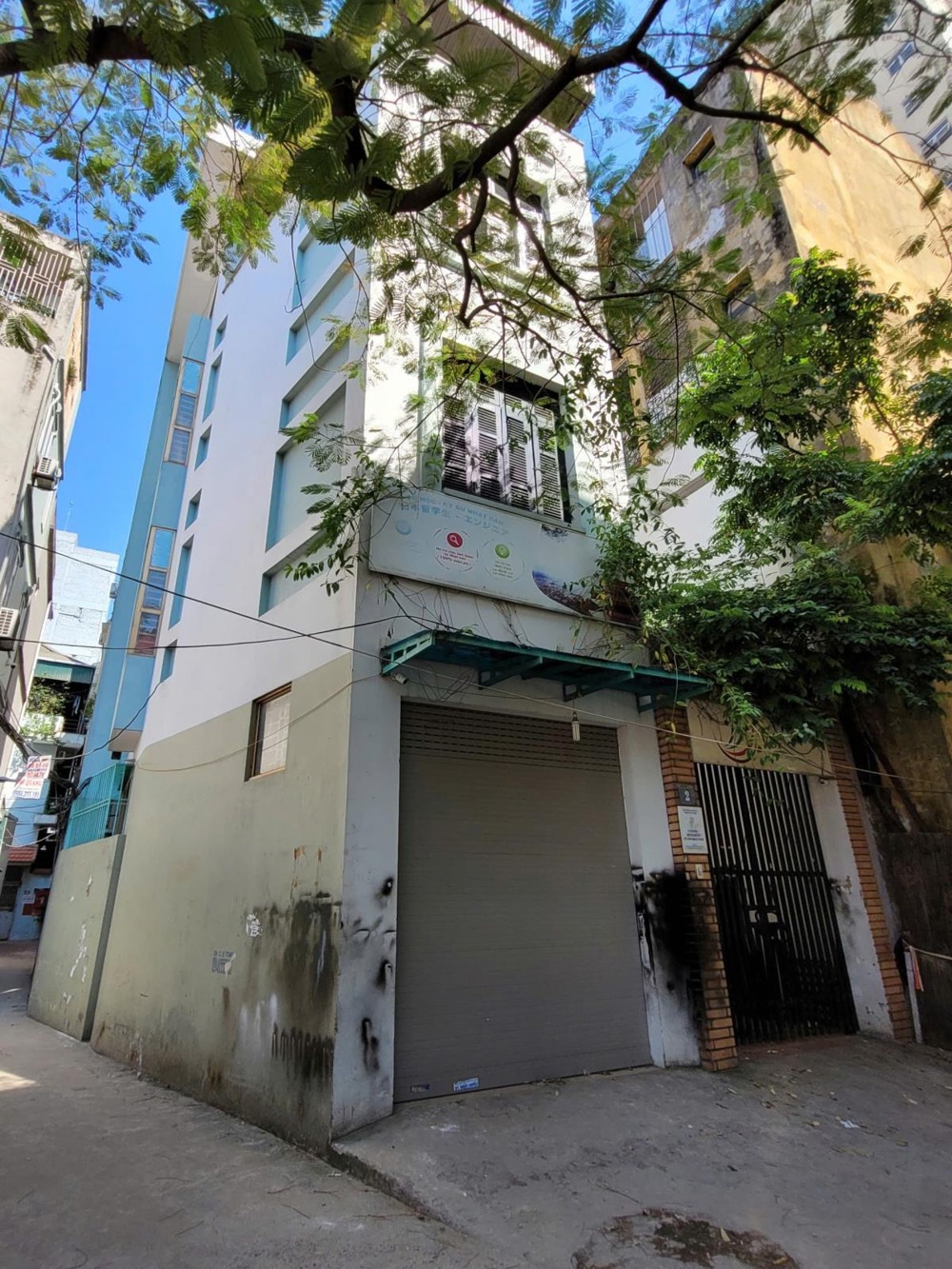 Bán nhà góc 120m2, 4 tầng, ô tô vào nhà - Giá Tốt