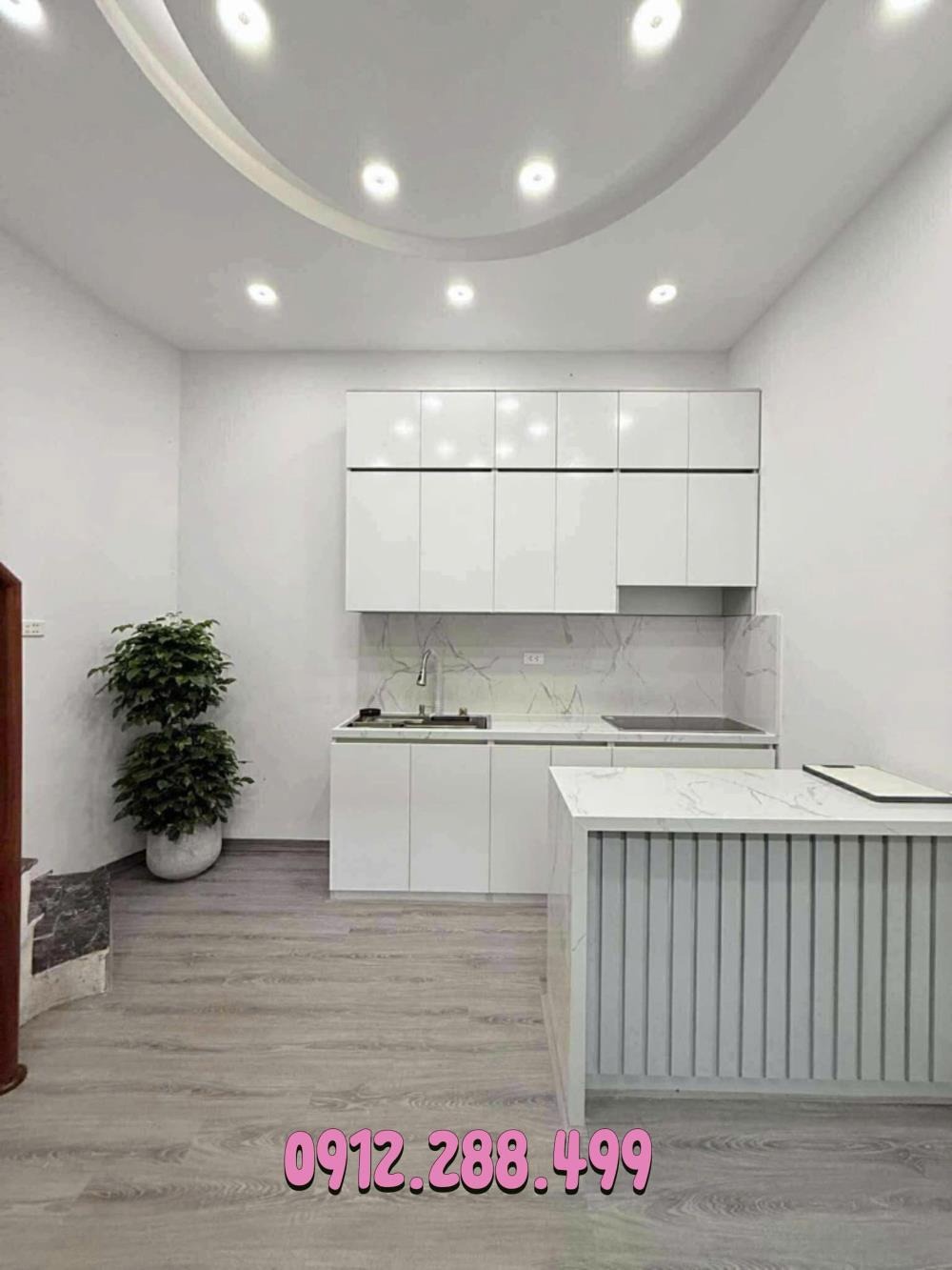 Bán nhà Hai Bà Trưng 25m² 5 Tầng, Lô Góc, Giá 5.7 Tỷ