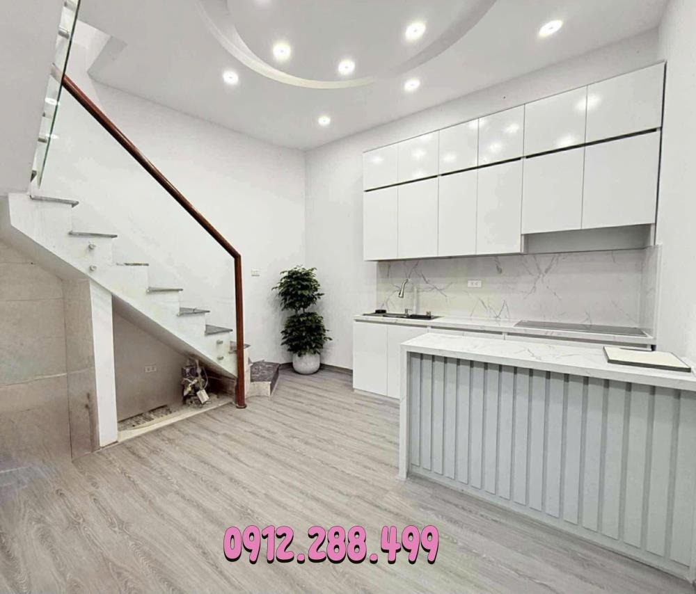 Bán nhà Hai Bà Trưng 25m² 5 Tầng, Lô Góc, Giá 5.7 Tỷ