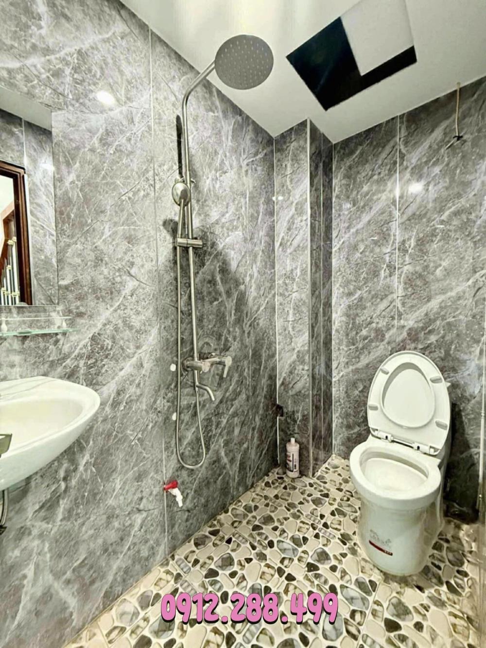 Bán nhà Hai Bà Trưng 25m² 5 Tầng, Lô Góc, Giá 5.7 Tỷ