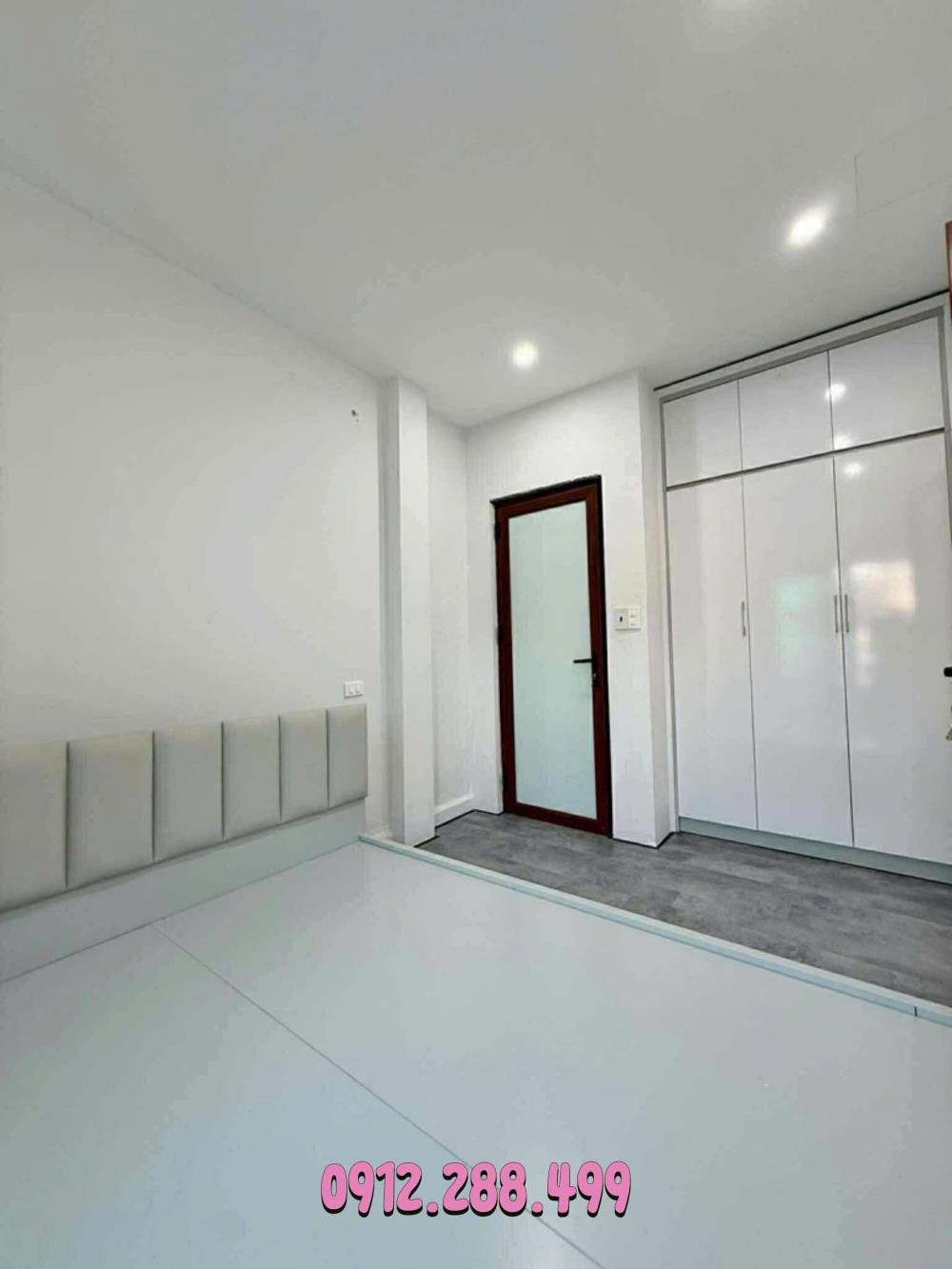 Bán nhà Hai Bà Trưng 25m² 5 Tầng, Lô Góc, Giá 5.7 Tỷ