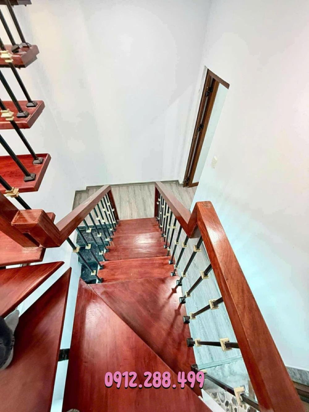 Bán nhà Hai Bà Trưng 25m² 5 Tầng, Lô Góc, Giá 5.7 Tỷ