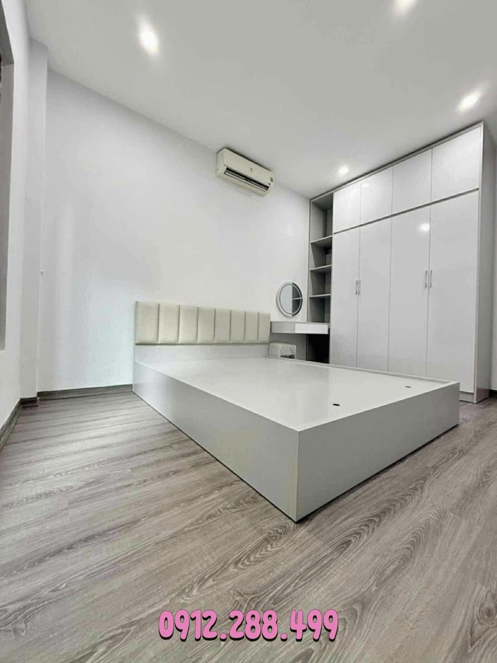 Bán nhà Hai Bà Trưng 25m² 5 Tầng, Lô Góc, Giá 5.7 Tỷ