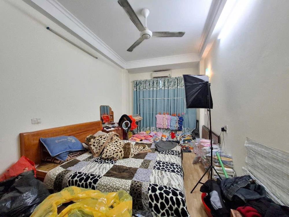 Bán Nhà Yên Xá Triều Khúc - 5 Tầng, 32m2, Giá 4.9 Tỷ - Vị Trí Đẹp, Sát Phố