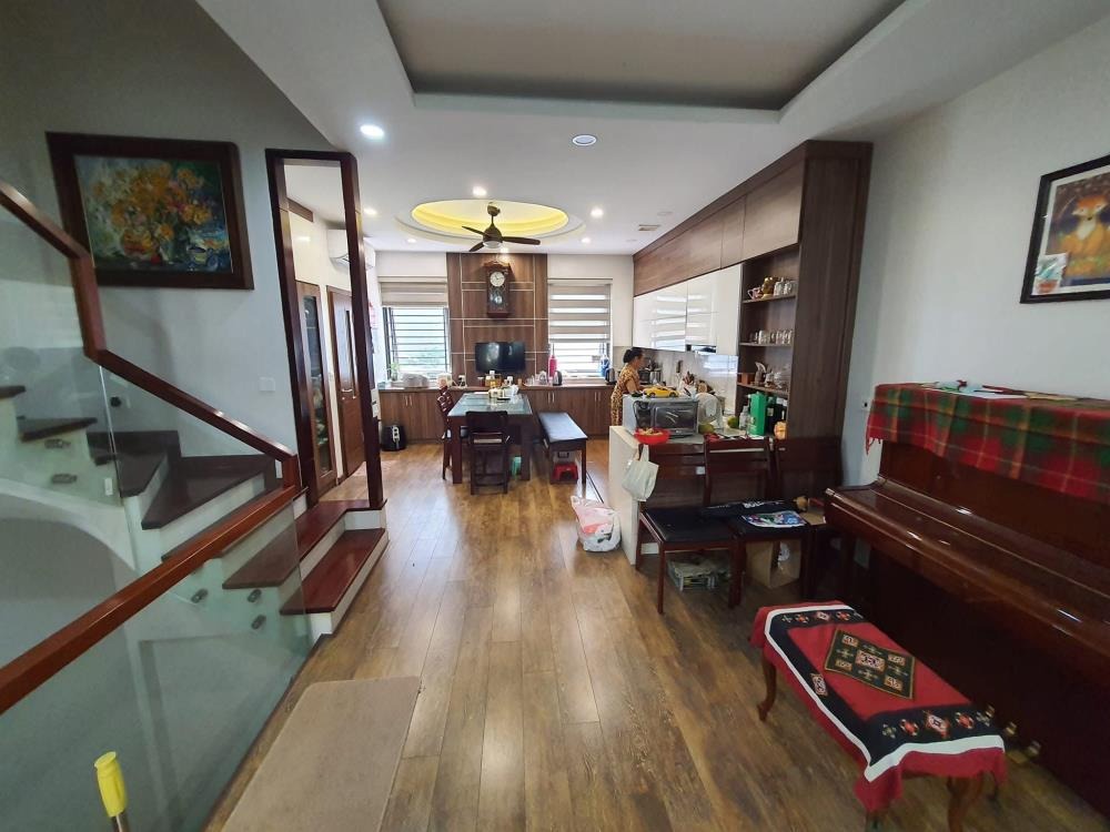 Nhà Cầu Giấy 44m², Mặt Tiền 4m, Ngõ Rộng, Ô Tô Đỗ Cận Nhà - Giá 10.3 tỷ