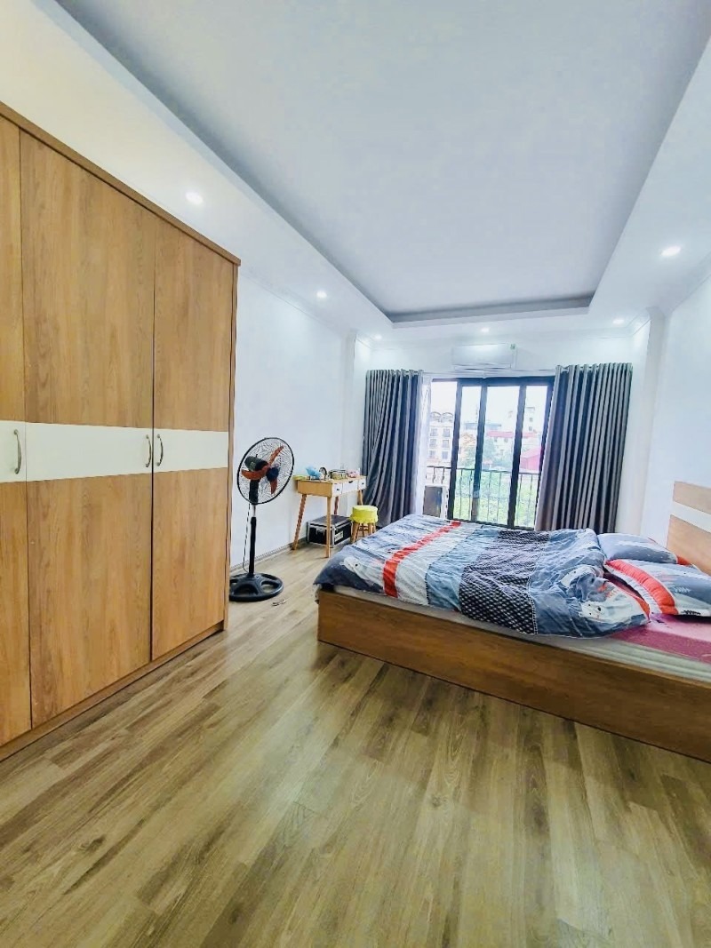 Bán nhà Bát Khối, Cự Khối 5 tầng, View Hồ Đầm Chanh - Giá 5 tỷ+