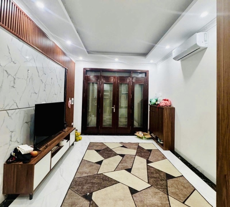 Bán nhà Bát Khối, Cự Khối 5 tầng, View Hồ Đầm Chanh - Giá 5 tỷ+