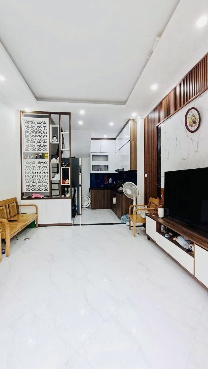 Bán nhà Bát Khối, Cự Khối 5 tầng, View Hồ Đầm Chanh - Giá 5 tỷ+