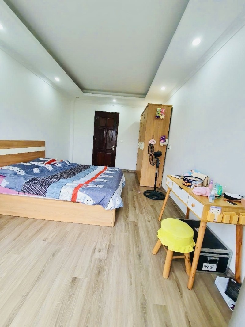 Bán nhà Bát Khối, Cự Khối 5 tầng, View Hồ Đầm Chanh - Giá 5 tỷ+