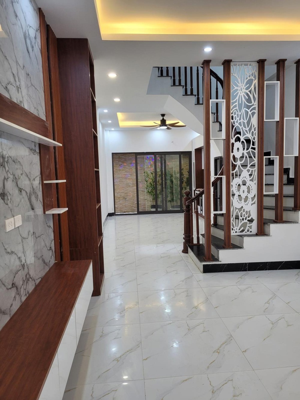 Bán nhà Quận Thanh Xuân, 52m², 4 Tầng, 4 Phòng Ngủ, Giá 5.2 Tỷ - Vị Trí Đắc Địa