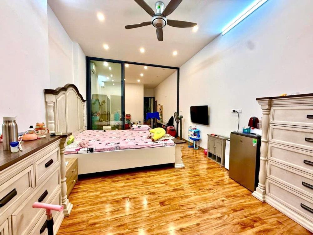Bán Nhà Phố Thái Hà 5 Tầng, 71m², Ô Tô Đỗ Cửa - Giá 18 Tỷ