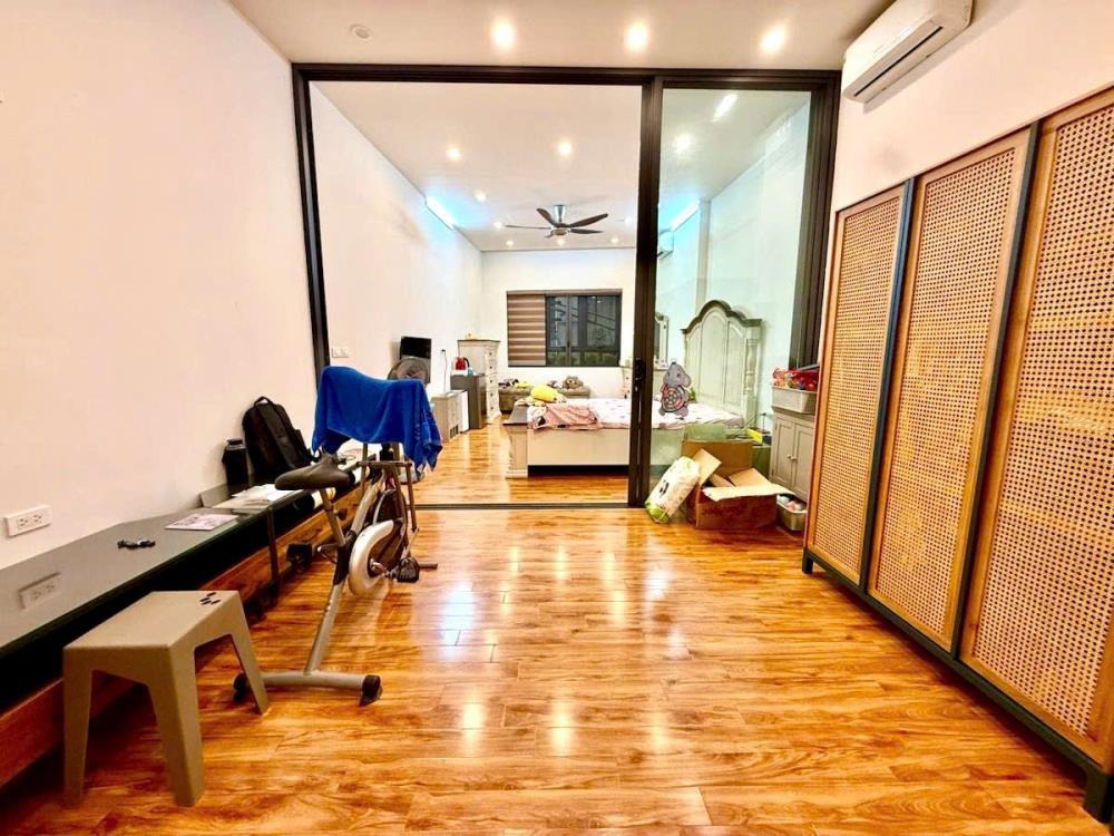 Bán Nhà Phố Thái Hà 5 Tầng, 71m², Ô Tô Đỗ Cửa - Giá 18 Tỷ