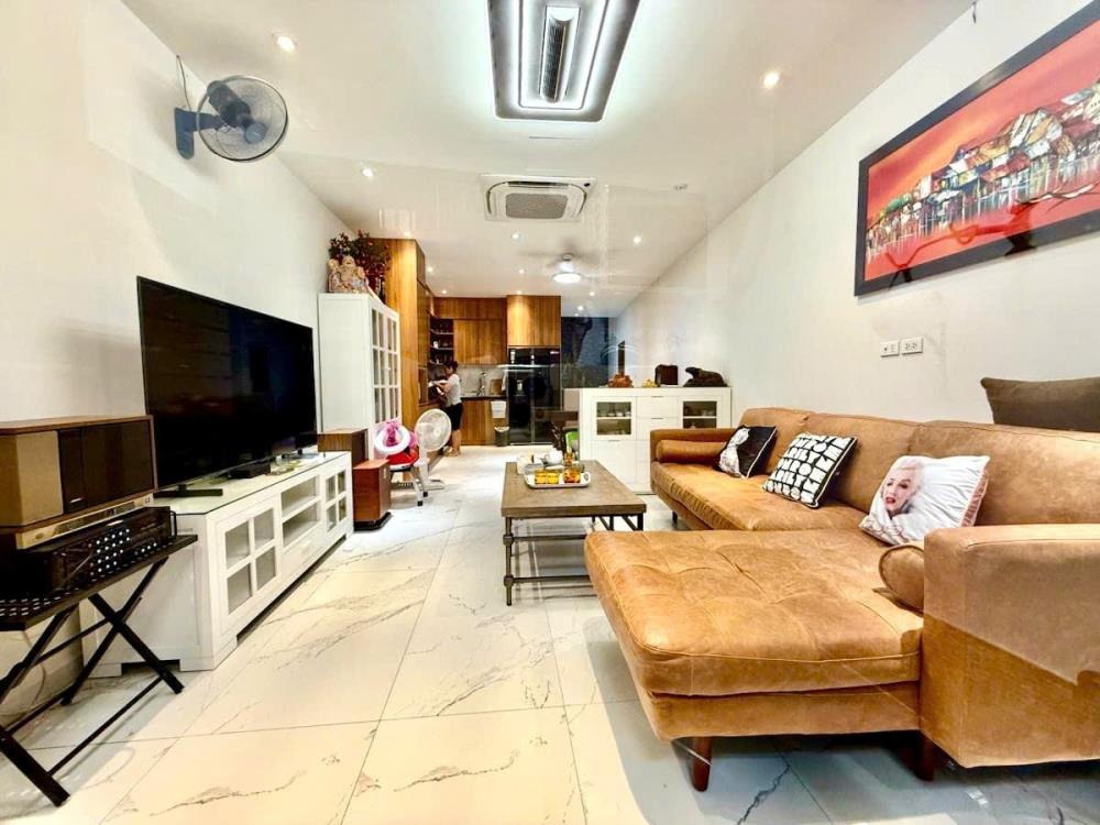 Bán Nhà Phố Thái Hà 5 Tầng, 71m², Ô Tô Đỗ Cửa - Giá 18 Tỷ