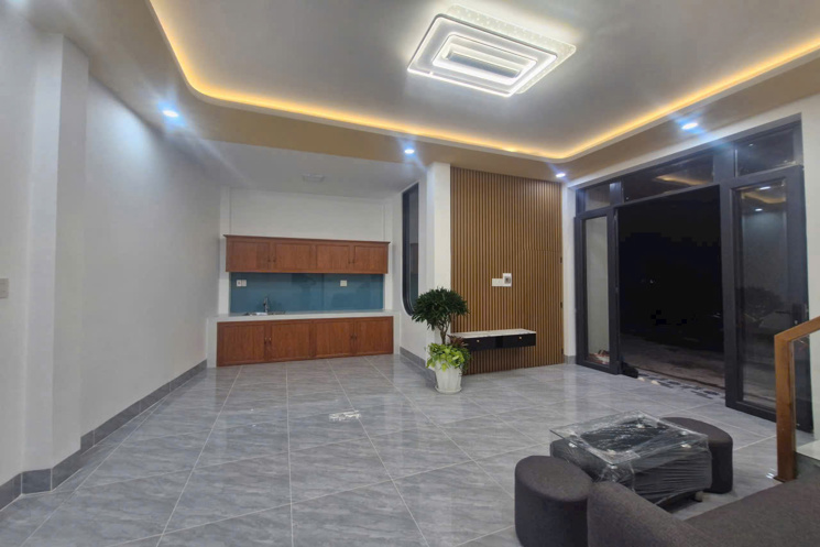 MUA 1 ĐƯỢC 2 - Bán nhà TRỆT LẦU MỚI ĐẸP LỘ Ô TÔ CPXD