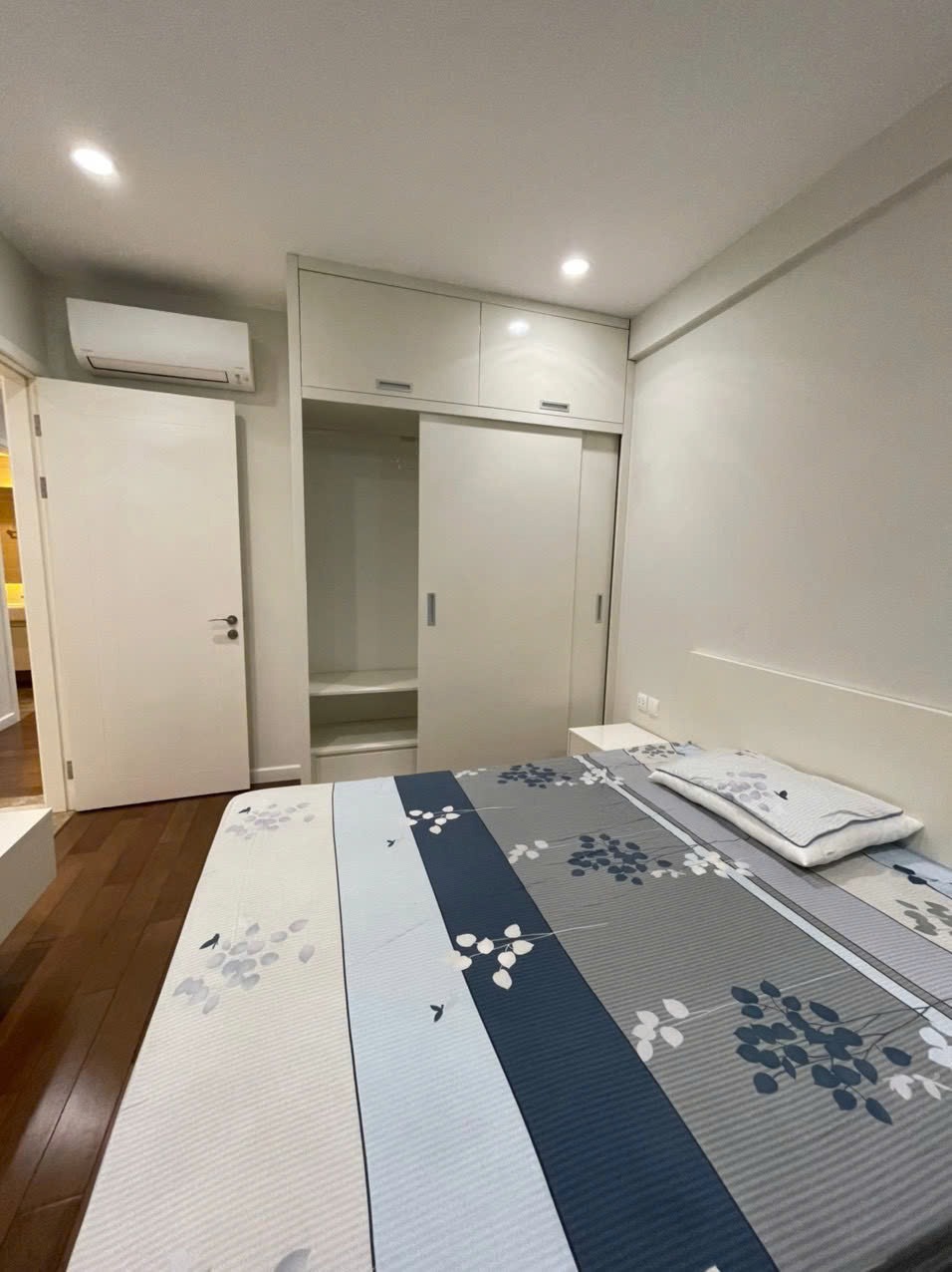 Bán Căn Hộ 3PN Vinhomes D’Capitale 93m2 - View Đẹp, Giá Tốt