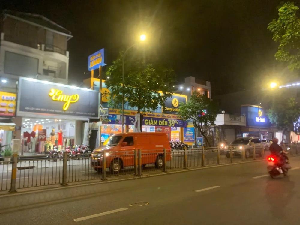 Bán Nhà Mặt Tiền Lũy Bán Bích - 100m2, 4 Tầng, Thang Máy - Giá 23 Tỷ